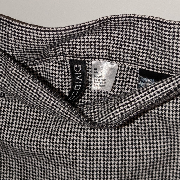 Divided Checkered Mini Skirt - Picture 2 of 4